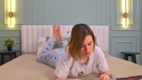 Snapshot of lorapuffs chatting on 10.14.25 Lora online show from 10.14.25