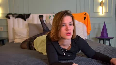 Snapshot of lorapuffs chatting on 10.28.25 Lora online show from 10.28.25