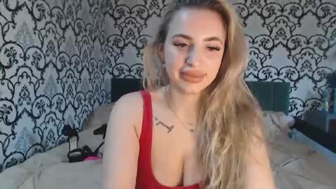 Queen LoraSinClare online show from 11.11.25