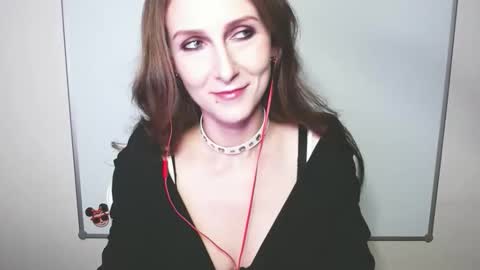 Lora  online show from 04.17.26