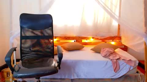 loreanis online show from 02.13.26