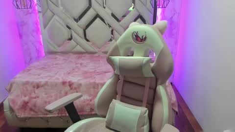 lorem_adams online show from 01.24.25