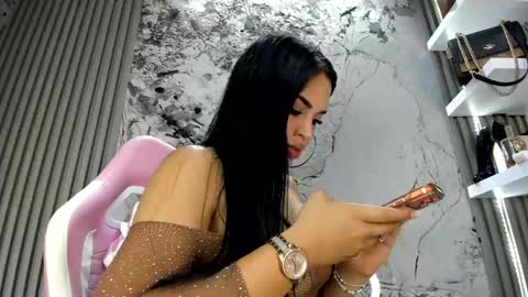 Doll Queen online show from 05.13.26