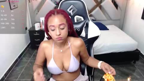 Lorena Vieira  online show from 12.15.24