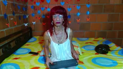 Lorena Capelli online show from 10.15.25