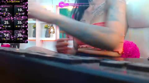 Snapshot of lorenapinto_ chatting on 10.04.25 lore online show from 10.04.25