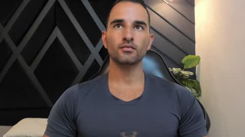  L O R E N Z O  Thumbs Up help  online show from 01.10.25