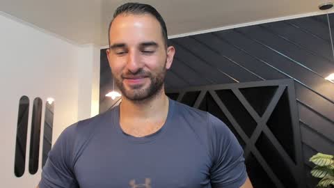  L O R E N Z O  Thumbs Up help  online show from 01.18.25