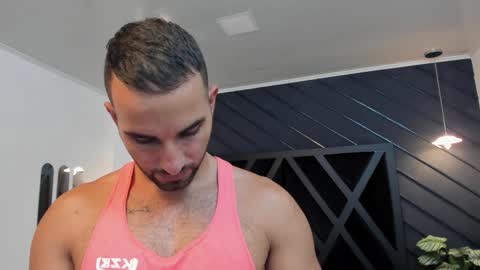  L O R E N Z O  Thumbs Up help  online show from 01.25.25