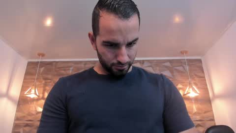  L O R E N Z O  Thumbs Up help  online show from 02.15.25