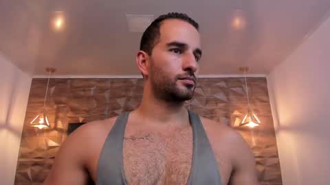  L O R E N Z O  Thumbs Up help  online show from 02.20.25