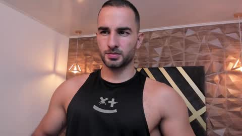  L O R E N Z O  Thumbs Up help  online show from 02.24.25