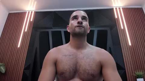  L O R E N Z O  Thumbs Up help  online show from 03.11.25