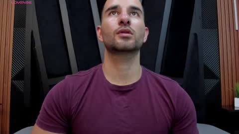  L O R E N Z O  Thumbs Up help  online show from 09.22.25