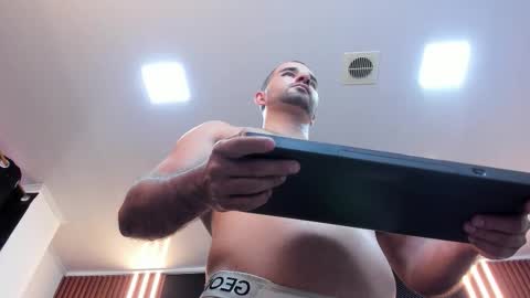  L O R E N Z O  Thumbs Up help  online show from 09.30.25