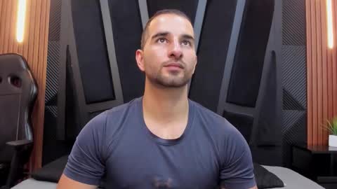  L O R E N Z O  Thumbs Up help  online show from 10.01.25