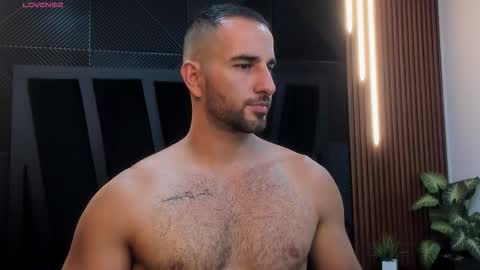  L O R E N Z O  Thumbs Up help  online show from 12.05.25