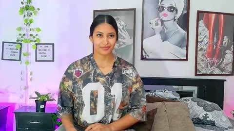 loretahorny online show from 02.25.26