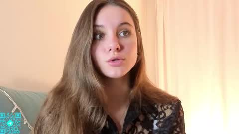 Chloe for Fan BlackHole online show from 11.17.25