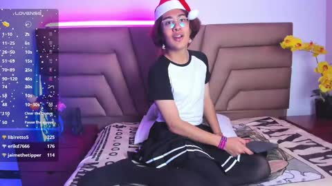 Snapshot of lorettmatthew chatting on 12.17.24 LorettMatthew online show from 12.17.24