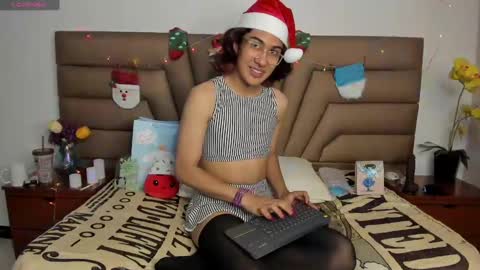 Snapshot of lorettmatthew chatting on 12.27.24 LorettMatthew online show from 12.27.24