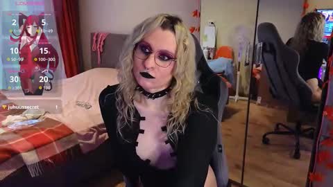 Snapshot of lori_myaf chatting on 10.22.25 Lori ----------------------------------- online show from 10.22.25