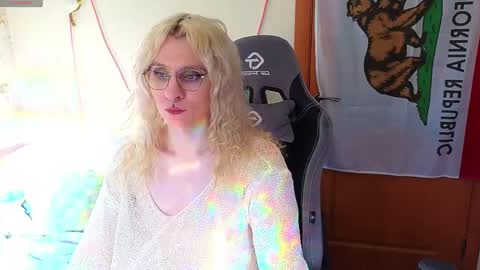 Lori -----------------------------------    online show from 04.10.26