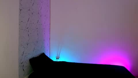 Lorian Vikel  online show from 03.20.26