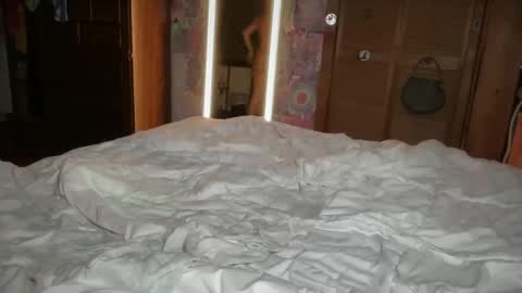 Snapshot of lorikane chatting on 09.25.25 Lorelai Kane online show from 09.25.25