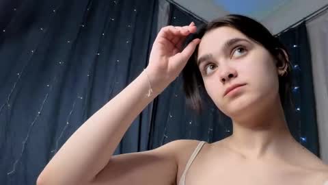 Nicole online show from 04.12.26