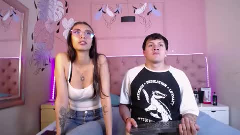 Snapshot of los_inquietos chatting on 12.17.25 Los inquietos online show from 12.17.25