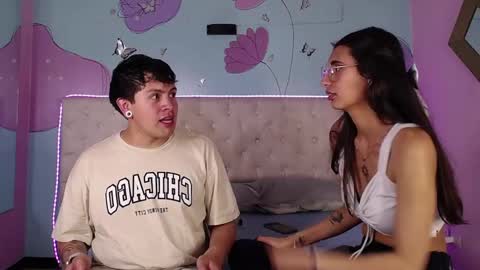 Snapshot of los_inquietos chatting on 12.18.25 Los inquietos online show from 12.18.25