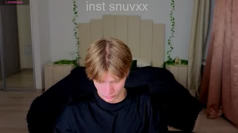 Snapshot of louie_evans chatting on 10.29.25 louie_evans online show from 10.29.25