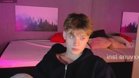 Snapshot of louie_evans chatting on 11.17.25 louie_evans online show from 11.17.25