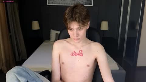 Snapshot of louie_evans chatting on 12.17.25 louie_evans online show from 12.17.25