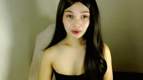 Snapshot of louilalicious chatting on 11.22.25 louilalicious online show from 11.22.25