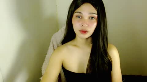 Snapshot of louilalicious chatting on 11.26.25 louilalicious online show from 11.26.25