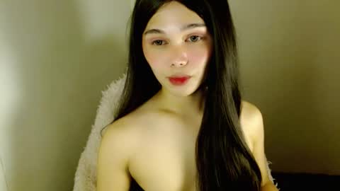 Snapshot of louilalicious chatting on 11.27.25 louilalicious online show from 11.27.25