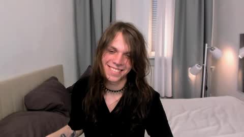 Snapshot of louis_hayes chatting on 04.16.26 louis online show from 04.16.26