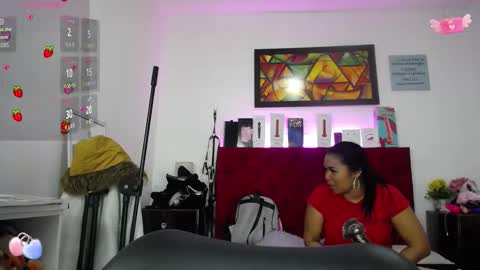 Snapshot of louise_nails chatting on 09.16.25 LouIse online show from 09.16.25