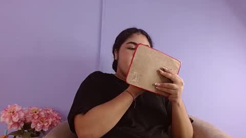 lourdes_moon22 online show from 10.28.25