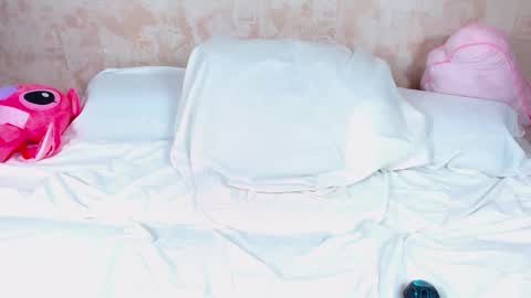 Snapshot of love_bella_ chatting on 02.21.25 love bella online show from 02.21.25