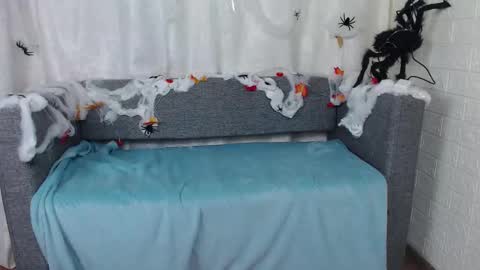 Snapshot of love_bella_ chatting on 10.18.25 love bella online show from 10.18.25