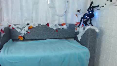 Snapshot of love_bella_ chatting on 10.25.25 love bella online show from 10.25.25