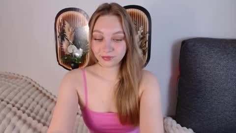 love bella  online show from 04.21.26