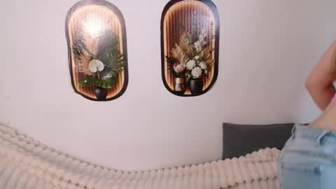 love bella  online show from 05.13.26