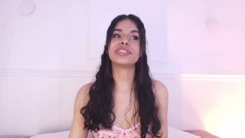 Snapshot of love_cameron chatting on 12.16.25 Cam online show from 12.16.25