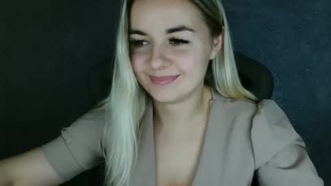 Snapshot of love_dom_meg chatting on 03.11.25 Megane online show from 03.11.25