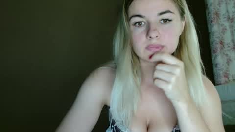 Snapshot of love_dom_meg chatting on 09.25.25 Megane online show from 09.25.25