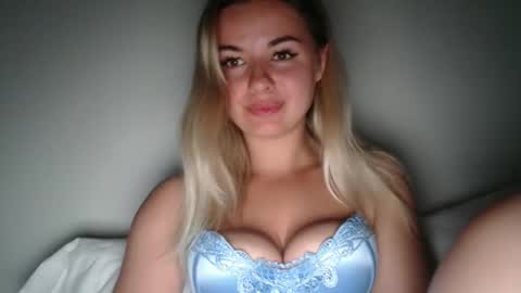 Snapshot of love_dom_meg chatting on 10.11.25 Megane online show from 10.11.25